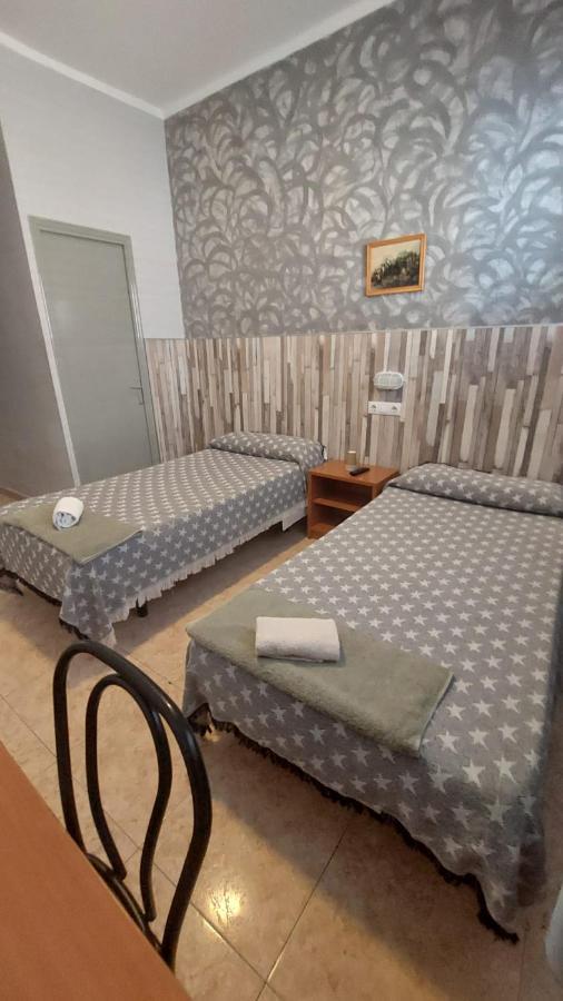 Pension Suiza Реус Экстерьер фото