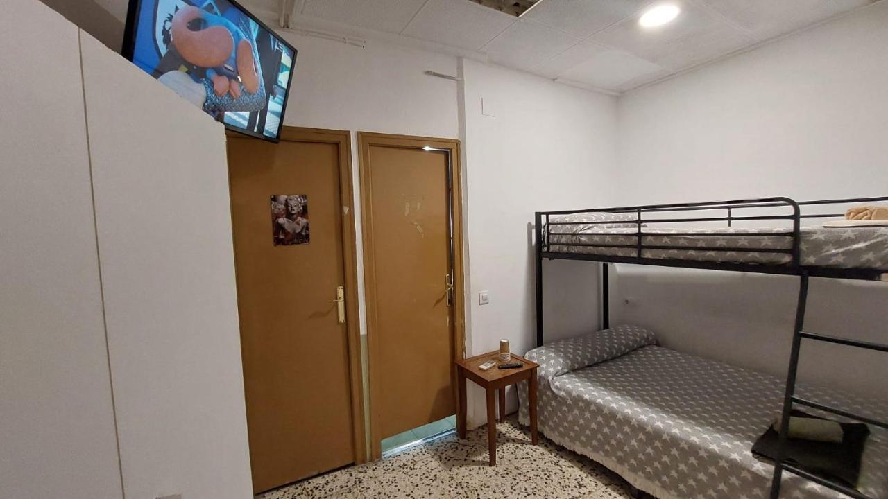 Pension Suiza Реус Экстерьер фото